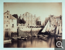Gustave LE GRAY (1820-1884), Musée-bibliothèque et ville du Havre, 1856, tirage sur papier albuminé d’après négatif sur verre au collodion, 32 x 42 cm. Le Havre