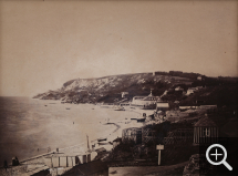 Gustave LE GRAY (1820-1884), Plage de Sainte Adresse avec les bains Dumont, 1856, tirage sur papier albuminé d’après un négatif sur verre au collodion, 32 x 41 cm. Le Havre - musée d’art moderne André Malraux - dépôt de la Ville de Sainte Adresse. © MuMa Le Havre / Charles Maslard