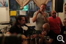 Brav nous présente son travail au MuMa. © Brav, Concert en appartement, 2016