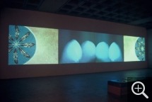 Dana CLAXTON (1959), Rattle, 2003, installation vidéo à quatre canaux (4 DVD), 140 x 365 cm. Collection de l’artiste. © Dana Claxton