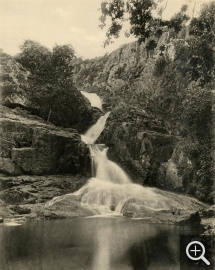 Jean-Eugène DURAND (1845-1926), The Grande Cascade Waterfall, Mortain, 1899, rotogravure, 31 x 25 cm. Collection Chéreau. © Caen, ARDI Photographies / Jean-Eugène Durand