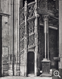Émile LETELLIER (1833-1893), Escalier de l’orgue, église Saint-Maclou, à Rouen, 1893, héliogravure, 31,8 x 25,3 cm. Rouen, Pôle Image Haute-Normandie. © Émile Letellier