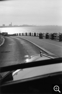 Bernard PLOSSU (1945), Untitled, octobre 2013, silver halide photography. . © Bernard Plossu — © Église St Joseph, Porte Océane, architecte Auguste Perret, UFSE, SAIF 2015