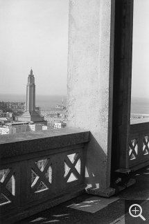 Bernard PLOSSU (1945), Untitled, mars 2014, silver halide photography. . © Bernard Plossu — © Hôtel de ville, église St Joseph, architecte Auguste Perret, UFSE, SAIF 2015